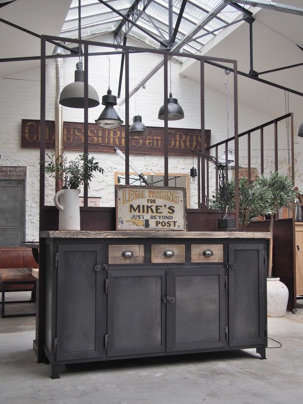 Buffet vintage industriel