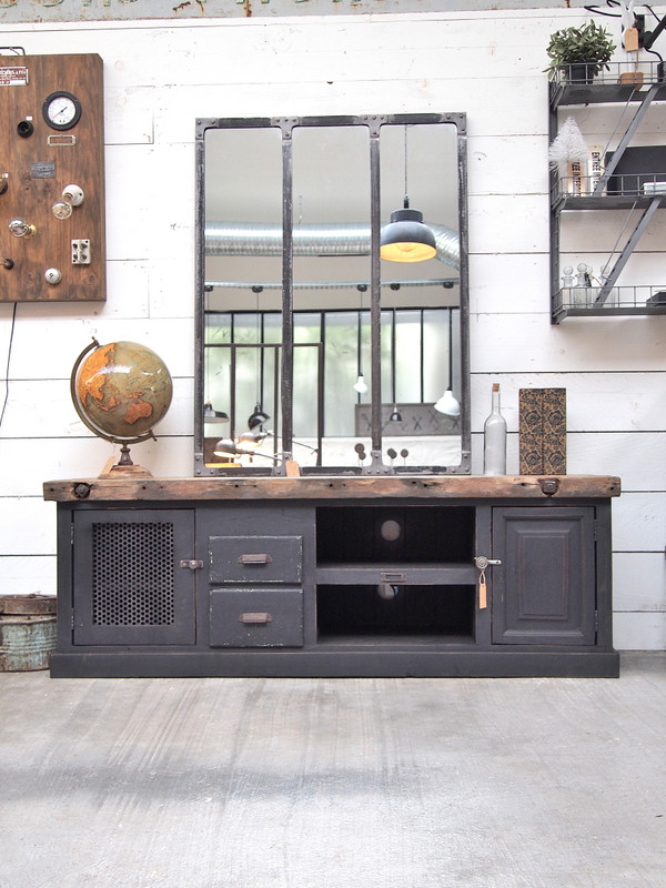 Meuble Tv vintage en bois noir veilli