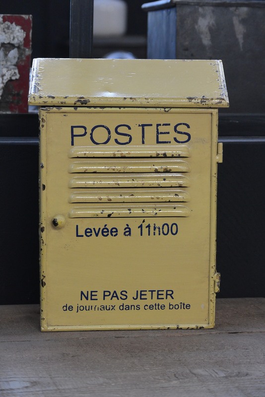 Boite à clés, boite aux lettres La Poste / ROSE BUNKER