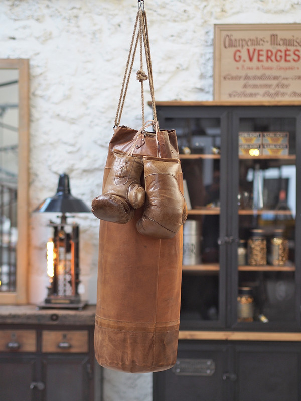 Sac de frappe pro. en cuir pour boxe