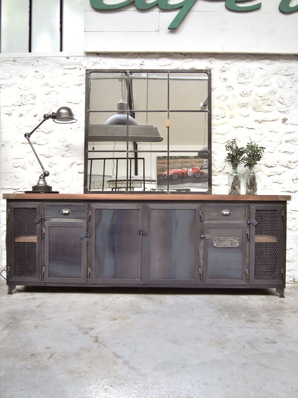 Lire la suite à propos de l’article Fabrication sur mesure de meuble industriel pour décorer son intérieur personnel