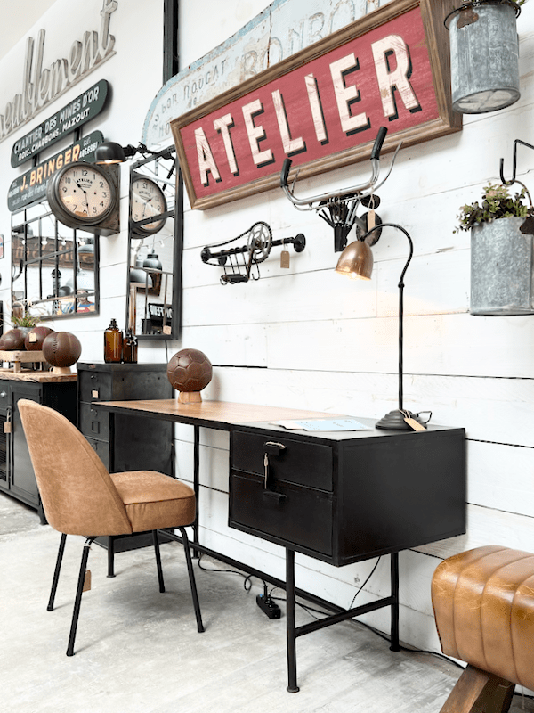 Bureau du style industriel en métal et bois massif avec 2 tiroirs